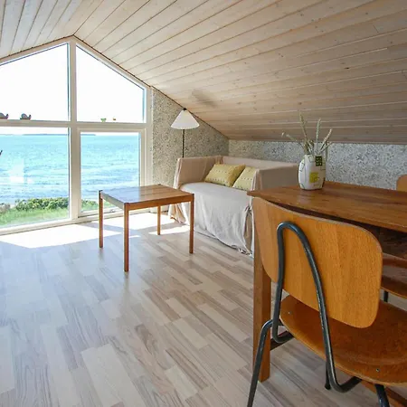2 Bedroom Gorgeous In Holiday home *