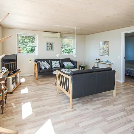2 Bedroom Gorgeous In Holiday home